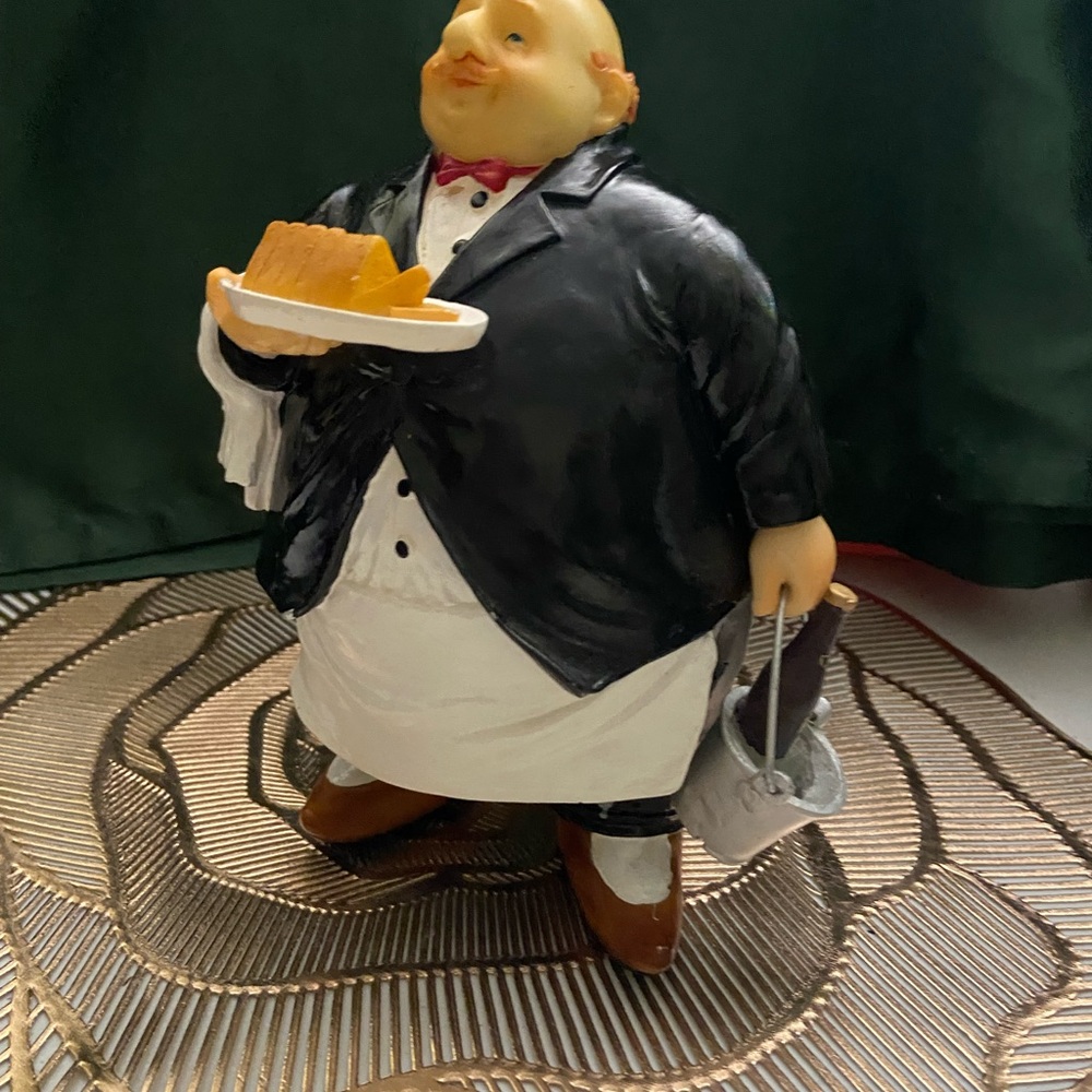 Portly Waiter Figurine - Picture 2 of 7